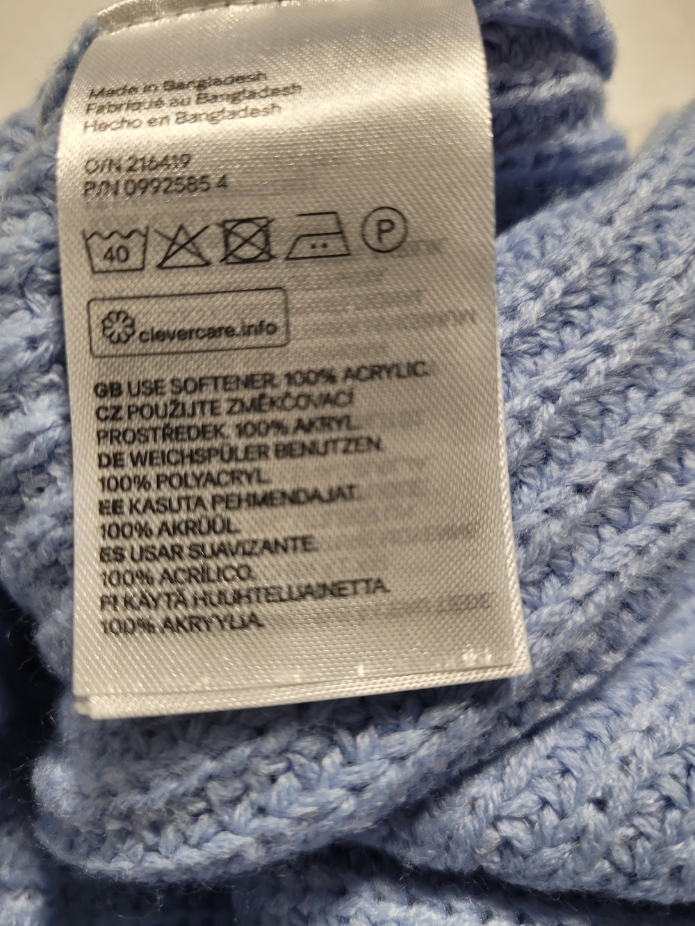 H&M Light Blue V-Neck Knit Sweater Vest with Cream Trim - Picture 4 of 5